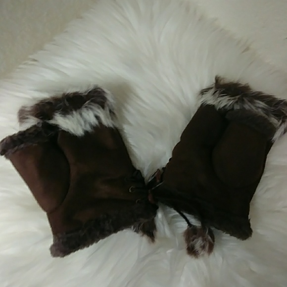 Coffee ☕ Faux Fur Fingerless Gloves - Picture 6 of 12